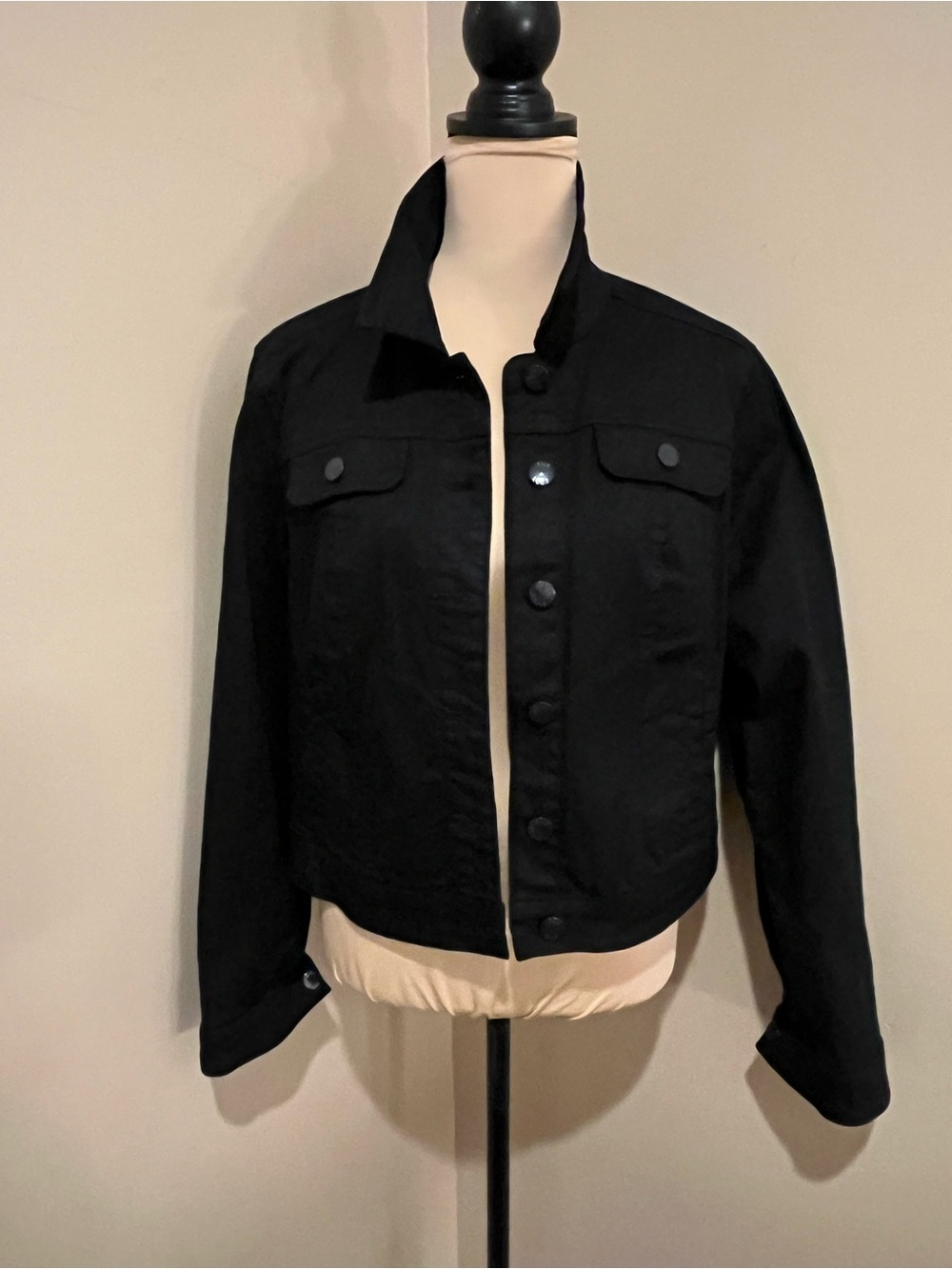 Elle Black Cropped Jean Jacket, Great Basic!  size L